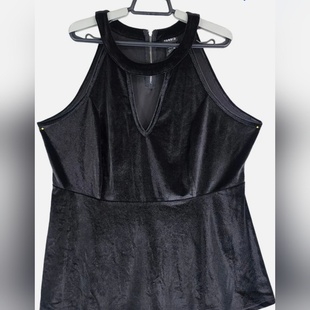 Torrid Black Halter Babydoll Top Keyhole Front Zip Back Women Plus Size 2 Velvet